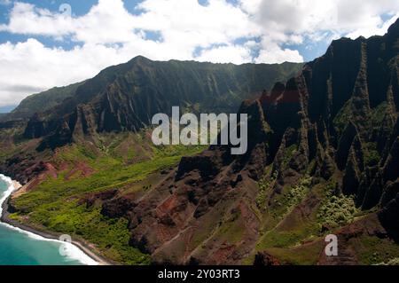 Hawaiis Na Pali Coast aus der Luft Stockfoto