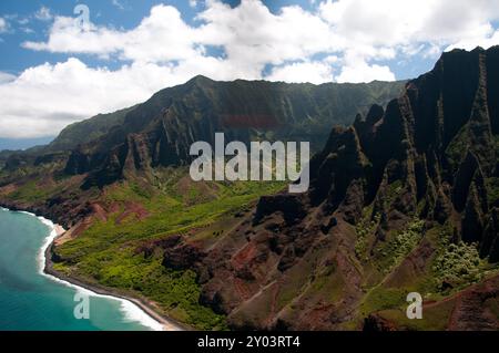 Hawaiis Na Pali Coast aus der Luft Stockfoto