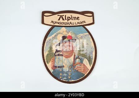 Vintage Alpine Ayingerbrau Lager Beer Matte Drink Coaster – Wales, Großbritannien – 30. August 2024 Stockfoto