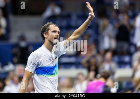 Flushing Meadow, Usa. 31. August 2024. Daniel Medwedew aus Russland feiert seinen Sieg gegen Flavio Cobolli aus Italien in der dritten Runde im Arthur Ashe Stadium der US Open Tennis Championships 2024 im USTA Billie Jean King National Tennis Center am Samstag, den 31. August 2024 in New York City. Foto: Corey Sipkin/UPI Credit: UPI/Alamy Live News Stockfoto