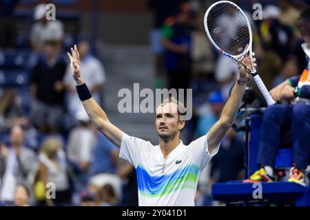 Flushing Meadow, Usa. 31. August 2024. Daniel Medwedew aus Russland feiert seinen Sieg gegen Flavio Cobolli aus Italien in der dritten Runde im Arthur Ashe Stadium der US Open Tennis Championships 2024 im USTA Billie Jean King National Tennis Center am Samstag, den 31. August 2024 in New York City. Foto: Corey Sipkin/UPI Credit: UPI/Alamy Live News Stockfoto