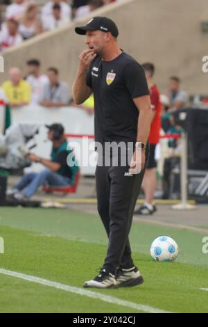 Sebastian Hoeness (Cheftrainer, VfB Stuttgart) - VfB Stuttgart - 1. FSV Mainz 05 Bundesliga Saison 2024 25, Spieltag 2, VfB Stuttgart - 1. FC Mainz 05. Deutschland, Stuttgart, MHP Arena, 30.08.2024 (DFL DFB-VORSCHRIFTEN VERBIETEN DIE VERWENDUNG VON FOTOS als IAMGE-SEQUENZEN und/oder QUASI-VIDEO). Stockfoto