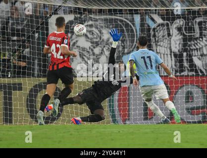 Rom, Italien. 31. August 2024. Lazios Valentin Castellanos (R) erzielte sein Tor während eines Fußballspiels der Serie A zwischen Lazio und AC Milan in Rom, Italien, 31. August 2024. Quelle: Augusto Casasoli/Xinhua/Alamy Live News Stockfoto