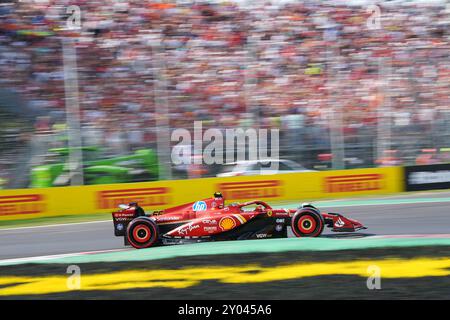 Monza, Italien. 31. August 2024. Ferraris spanischer Fahrer Carlos Sainz tritt am 31. August 2024 im Qualifying des Formel-1-Grand-Prix von Italien auf dem Monza Circuit an. Quelle: Zhao Dingzhe/Xinhua/Alamy Live News Stockfoto