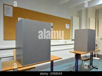 Erfurt, Deutschland. September 2024. Eine Wahlstation in der Erfurter Innenstadt. Die Landtagswahl in Thüringen findet am Sonntag statt. Quelle: Martin Schutt/dpa/Alamy Live News Stockfoto