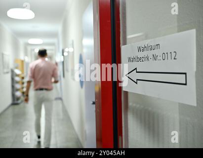 Erfurt, Deutschland. September 2024. Eine Wahlstation in der Erfurter Innenstadt. Die Landtagswahl in Thüringen findet am Sonntag statt. Quelle: Martin Schutt/dpa/Alamy Live News Stockfoto