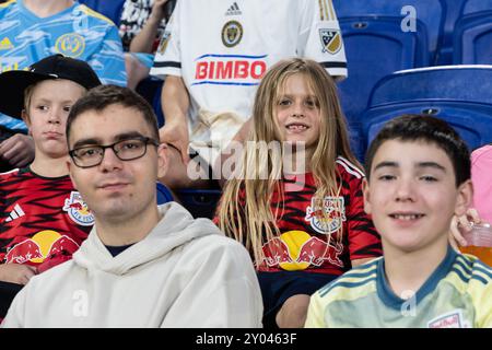 Harrison, USA. 31. August 2024. Fans von Red Bulls wurden während des regulären Saisonspiels der MLS gegen Philadelphia Union in der Red Bull Arena in Harrison, NJ am 31. August 2024 gesehen. Philadelphia gewann 2:0. (Foto: Lev Radin/SIPA USA) Credit: SIPA USA/Alamy Live News Stockfoto