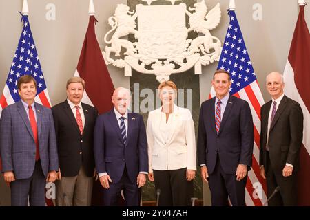 RIGA, LETTLAND. 30. August 2024. Evika Silina, Premierminister von Lettland, trifft sich mit einer Delegation von Senatoren und Kongressabgeordneten unter der Leitung des US-Senators Mark Kelly. Stockfoto