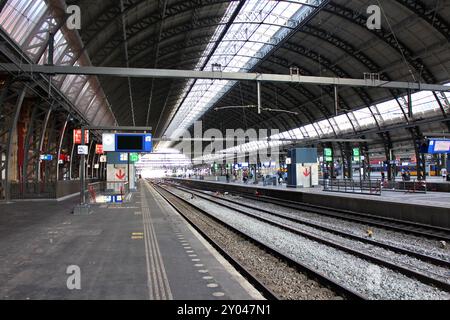 Bahnsteig Amsterdam Central Station in Amsterdam, Niederlande Stockfoto