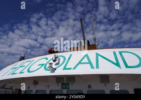 Schild mit großem Namen und Ziel auf dem Oberdeck der Fähre nach Helgoland Stockfoto