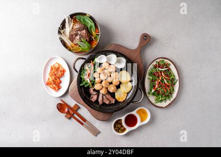 Koreanisches Essen koreanischer Rinderdarm gegrillt Stockfoto