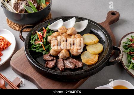 Koreanisches Essen koreanischer Rinderdarm gegrillt Stockfoto