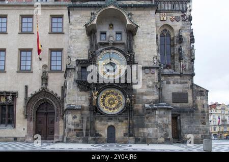 Prag, Tschechische Republik, 21. März 2017: Die berühmte astronomische Uhr auf dem Altstädter Ring im Zentrum Europas Stockfoto