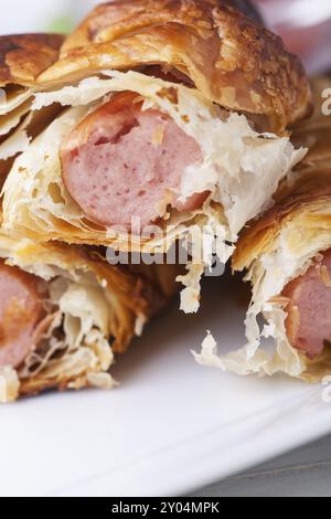 Frankfurter Würstchen im Blätterteig Stockfoto