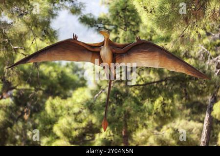 Pterodactyl, prähistorischer Flügeldinosaurier, der im Wald fliegt Stockfoto