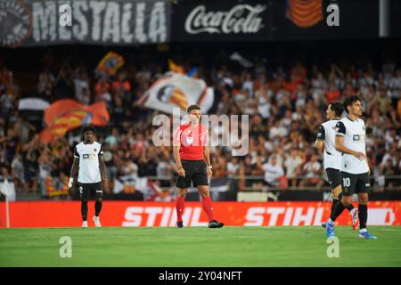 Valencia, Spanien. 31. August 2024. Der Schiedsrichter Gil Manzano war während des Spiels zwischen Valencia CF und Villareal FC im Mestalla Stadium im Einsatz. Endpunktzahl: Valencia CF 1:1 Villareal CF. Quelle: SOPA Images Limited/Alamy Live News Stockfoto