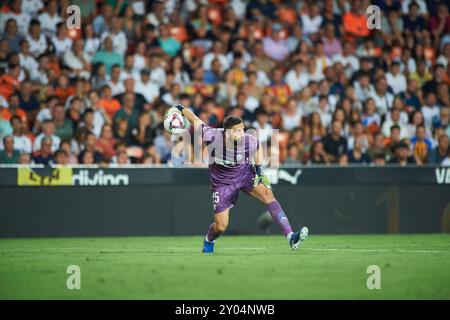 Valencia, Spanien. 31. August 2024. Giorgi Mamardashvili von Valencia CF wurde während des Spiels zwischen Valencia CF und Villareal FC im Mestalla Stadion gesehen. Endpunktzahl: Valencia CF 1:1 Villareal CF. Quelle: SOPA Images Limited/Alamy Live News Stockfoto