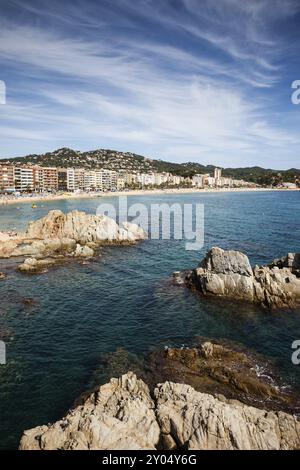 Felsigen Bucht von Mittelmeer in Lloret de Mar, an der Küste der Stadt an der Costa Brava in Spanien Stockfoto
