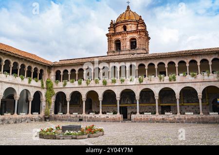 Blick auf Koricancha, den wichtigsten Tempel im Inkarreich, der dem Sonnengott in Cusco, Peru, Südamerika gewidmet ist Stockfoto