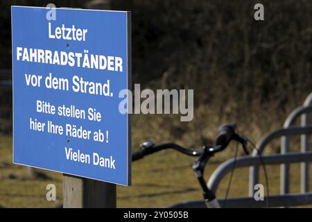 Letzter Fahrradstand vor dem Strand Stockfoto