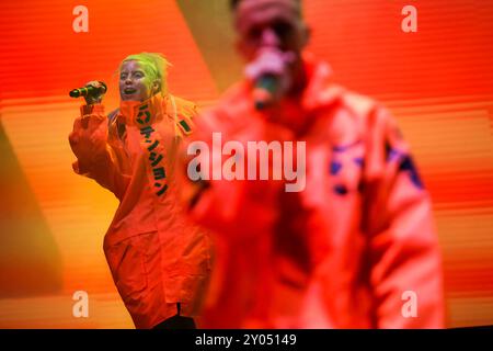 Die Antwoord-Sänger Ninja und Yolandi Visser aus der Gruppe die Antwoord treten am 23. August 2024 auf der Bühne des Musikfestivals Vilar de Mouros in Portugal auf. Stockfoto