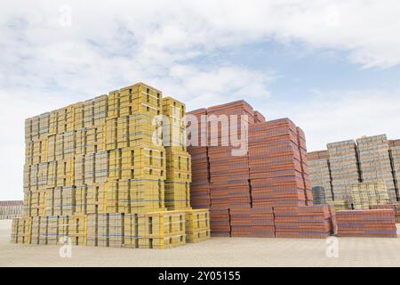 Hohen Haufen von Steinen als Lager von Werk aus Stein Stockfoto