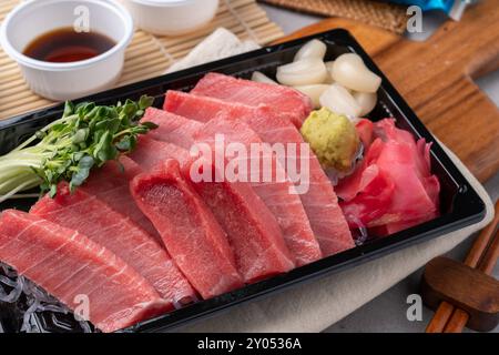 Gereifter Fisch, Plattfisch, Lachs, Sashimi, Thunfischbauchfleisch, Thunfisch-Sashimi, Mochi-ridofu, Sashimi Stockfoto