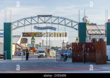 MÜNCHEN, DEUTSCHLAND - AUGUST 30: Einrichtung des jährlichen Oktoberfestes in München am 30. August 2024 Stockfoto
