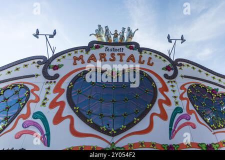 MÜNCHEN, DEUTSCHLAND - AUGUST 30: Einrichtung des jährlichen Oktoberfestes in München am 30. August 2024 Stockfoto