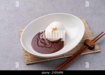 Roher Fisch, Lachs, Mochi-Ridofu, Sushi, verschiedene Sushi, gebratene Schneekrabbenbeine, gebratenes Essen, Japanisch Stockfoto
