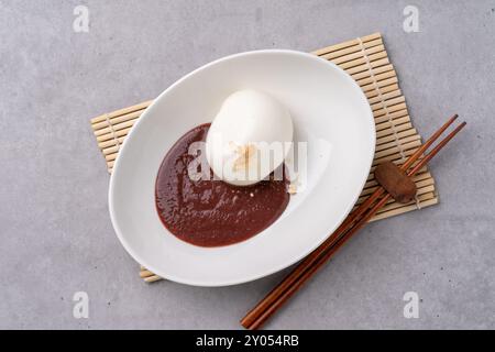 Roher Fisch, Lachs, Mochi-Ridofu, Sushi, verschiedene Sushi, gebratene Schneekrabbenbeine, gebratenes Essen, Japanisch Stockfoto