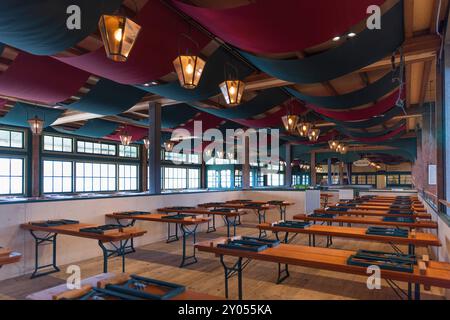 MÜNCHEN, DEUTSCHLAND - AUGUST 30: Einrichtung des jährlichen Oktoberfestes in München am 30. August 2024 Aufbau des Zeltes Pschorr Braeurosl in München. Das 2024 Okto Stockfoto
