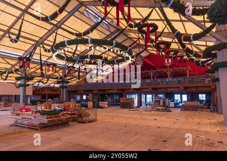 MÜNCHEN, DEUTSCHLAND - AUGUST 30: Einrichtung des jährlichen Oktoberfestes in München am 30. August 2024 Aufbau des Schottenhammel-Zeltes in München. Das Zelt, wo Stockfoto