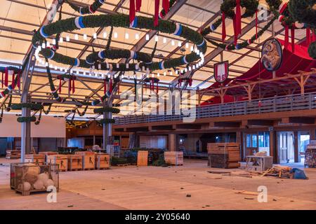 MÜNCHEN, DEUTSCHLAND - AUGUST 30: Einrichtung des jährlichen Oktoberfestes in München am 30. August 2024 Aufbau des Schottenhammel-Zeltes in München. Das Zelt, wo Stockfoto