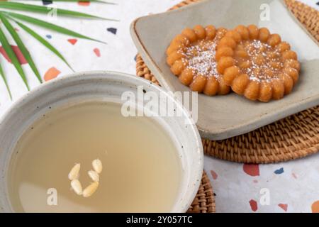 Cafe, sikhye, Jujube Tee, Milchshake, Eis, Erdbeere, Latte, Ananas, Saft, Brezel-Meringue, hamburger, Brot, Sandwich, Knoblauchbrot Stockfoto