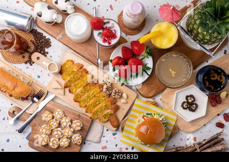 Cafe, sikhye, Jujube Tee, Milchshake, Eis, Erdbeere, Latte, Ananas, Saft, Brezel-Meringue, hamburger, Brot, Sandwich, Knoblauchbrot Stockfoto