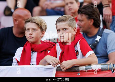 Utrecht, Niederlande. September 2024. UTRECHT, 01.09.2024, Galgenwaard Stadium, Saison 2024/2025, niederländischer Eredivisie Football. FC Utrecht Fans vor dem Spiel Utrecht - Twente Credit: Pro Shots/Alamy Live News Stockfoto
