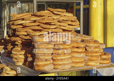 Griechische Bagels bei Straßenhändler in Athen Stockfoto