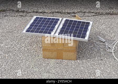 Doppel solar panel Zellen außerhalb Stockfoto