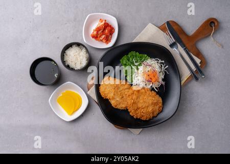 Schweinekotelett, gebraten, Schweinefleisch, Lendenwirbel, Filet, Jeju-Fleisch, Nudeln, Yangji, Reisnudeln, nagasaki, Stockfoto