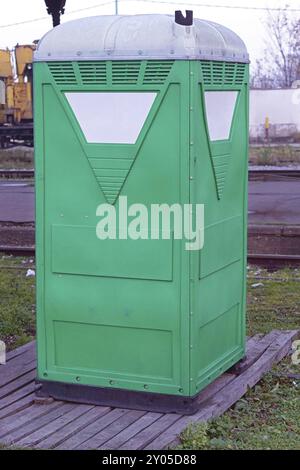 Temporäre portable Grün wc Kabine Stockfoto