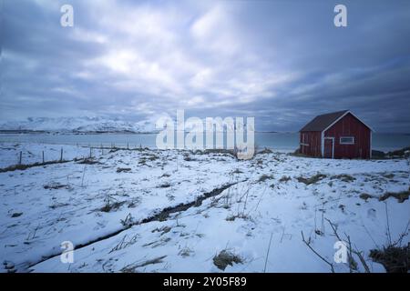 Alte Fischerhütte in Lofoten, Norwegen, im Winter Europa Stockfoto