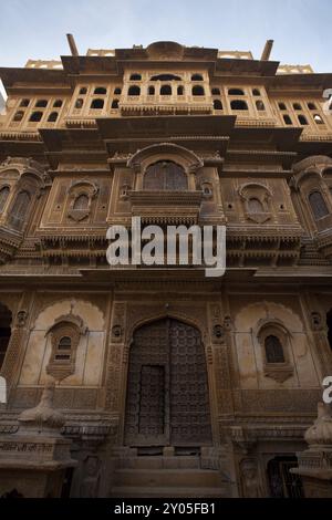 Die aufwändig geschnitzte Front des Hauses Nathmal Ki Haveli, ehemalige Residenz des Premierministers von Jaisalmer Stockfoto