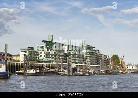 Thames Lastkähne festgemacht an der Themse Stockfoto