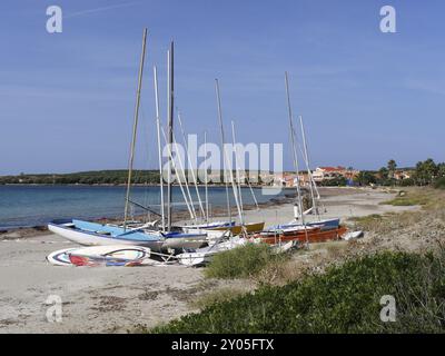 Putzu IDU ist ein Traumstrand mit einer großen Auswahl an Wassersportarten. Der feine, helle Sandstrand von Putzu IDU befindet sich im Dorf Stockfoto