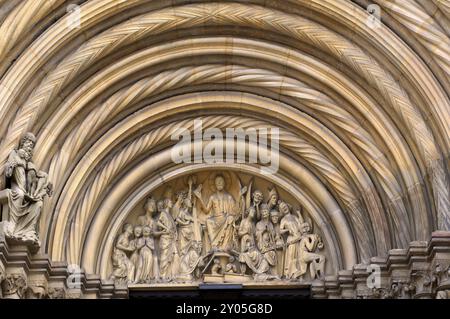 Darstellung des Jüngsten Gerichts im Tympanon, Fürstenportal, Hauptportal, Bamberger Dom St. Peter und St. Georg, Bamberg, Oberfranken, Stockfoto