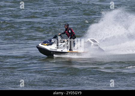 Polizeipatrouille mit einem Wasserroller, Saint Lawrence River, Montreal, Provinz Quebec, Kanada, Nordamerika Stockfoto