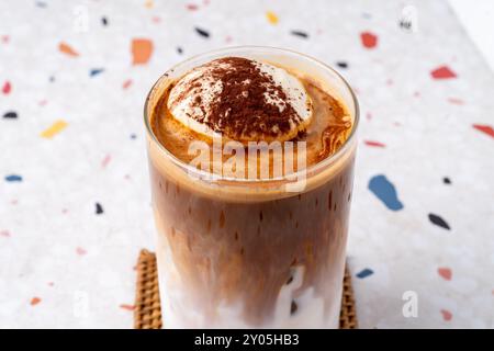 Melow, Zitronenkekse, Kekse, Basilikumscones, Matcha, Vanille, Kaltbreu, Trüffelkäse, Stockfoto