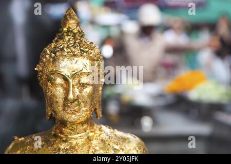 Nahaufnahme der Buddha-Statue im Tempel in Thailand Stockfoto