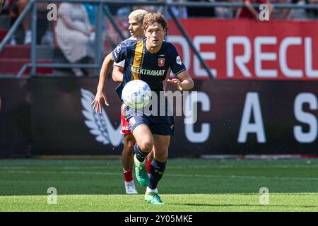 UTRECHT, NIEDERLANDE - 1. SEPTEMBER: Sam Lammers vom FC Twente dribbelt während des niederländischen Eredivisie-Spiels zwischen dem FC Utrecht und dem FC Twente im Stadion Galgenwaard am 1. September 2024 in Utrecht, Niederlande. (Foto: Ben Gal/Orange Pictures) Stockfoto